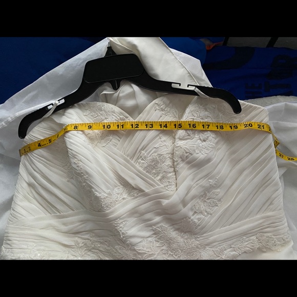 Wedding dress - Picture 5 of 6